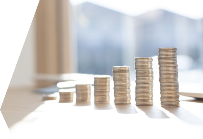 Das Bild zeigt Kleingeld auf 7 Stapeln mit der Menge aufsteigend