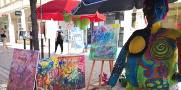 Malangebot beim Straßenfest Kunstausstellung